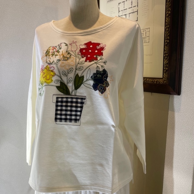 フラワーバスケット刺繍Tシャツ